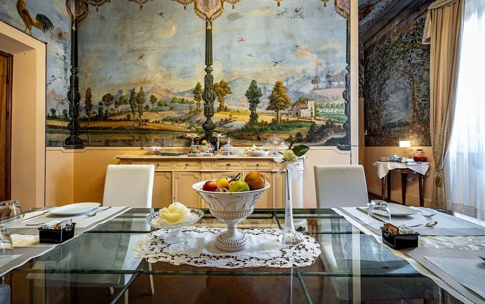 Dining room Photo