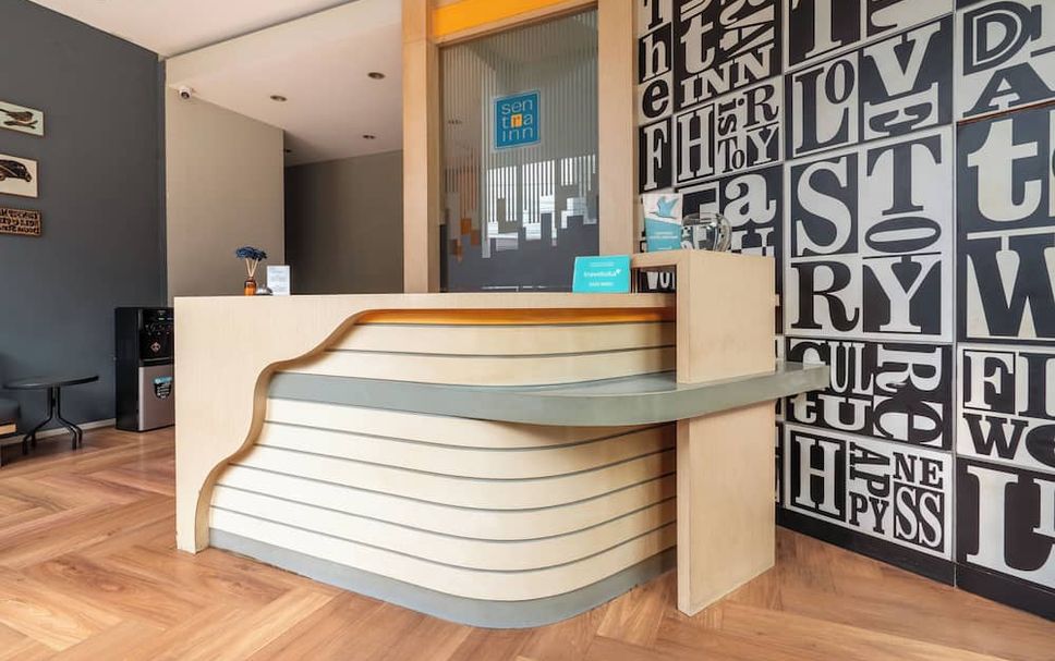 Front desk Photo