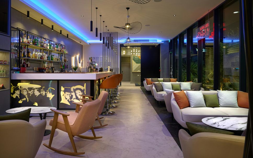 Bar Photo