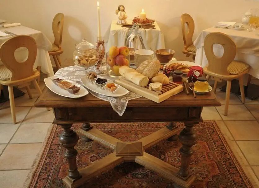 Dining room Photo