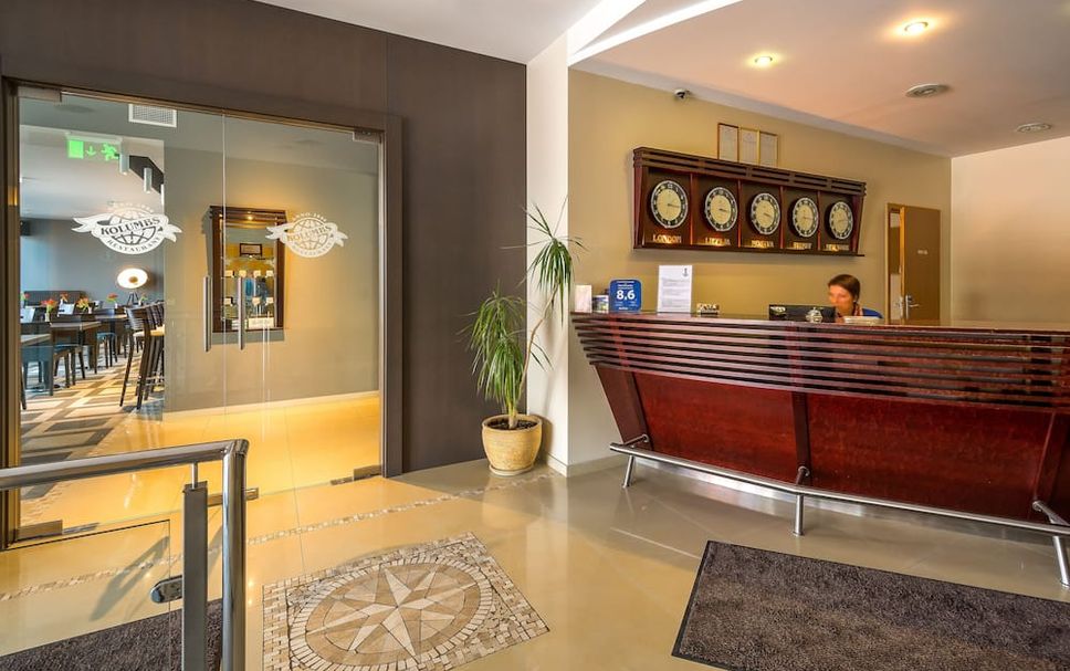 Front desk Photo