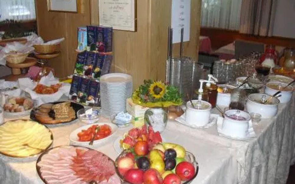 Buffet Photo