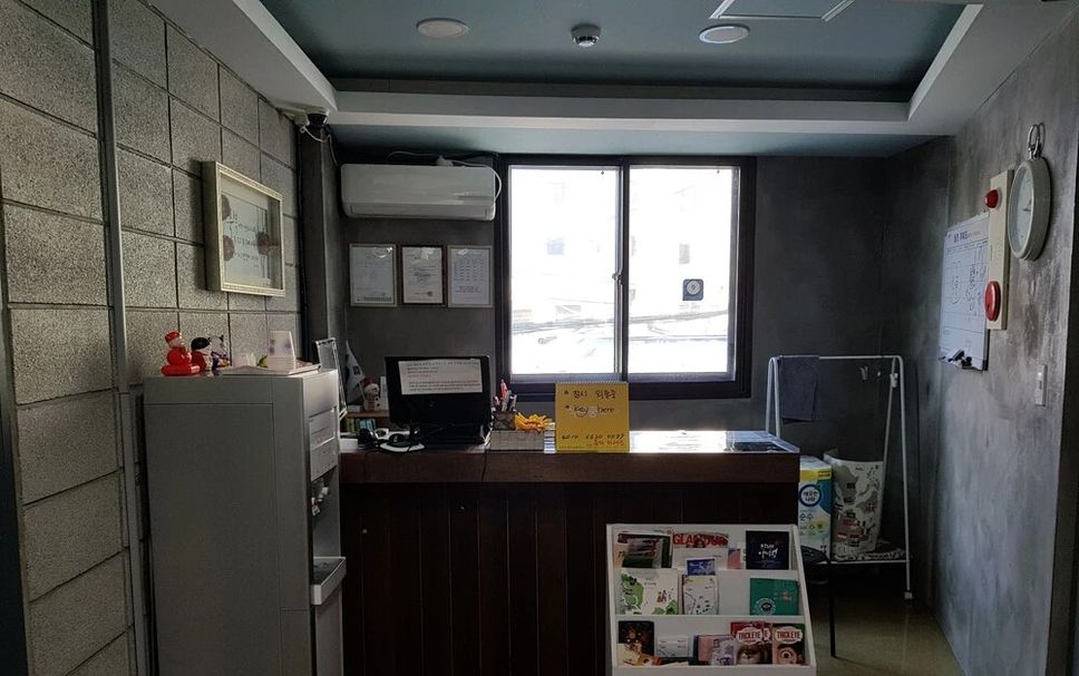 Front desk Photo