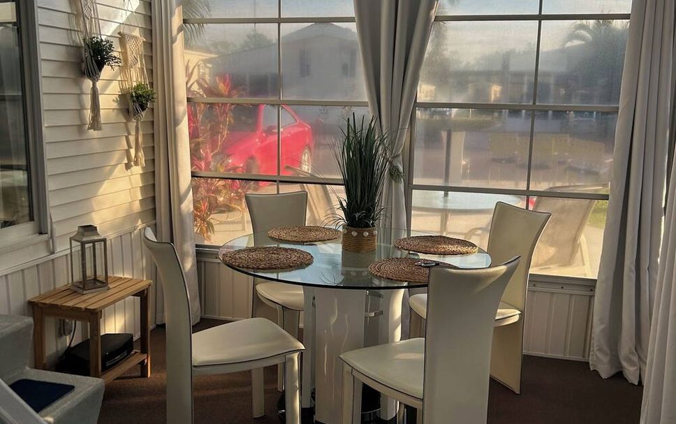 Dining room Photo