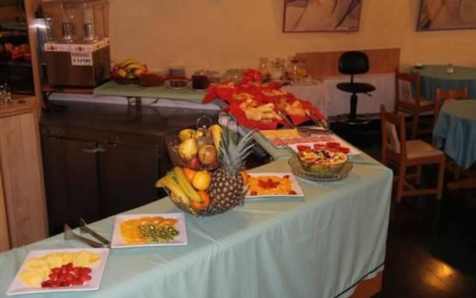 Buffet Photo