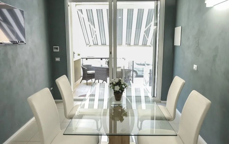 Dining room Photo