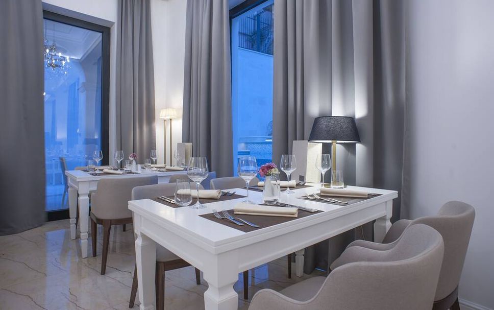 Dining room Photo