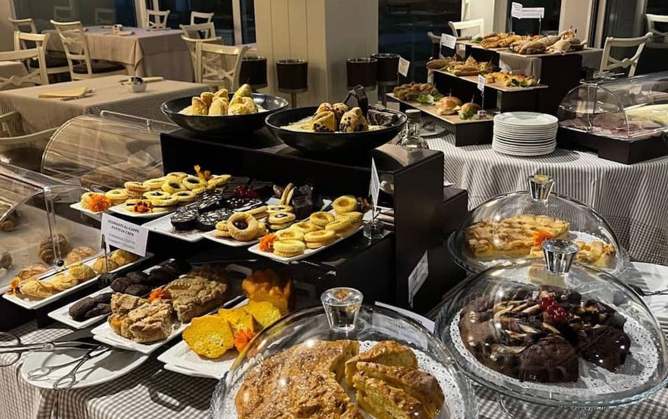 Buffet Photo