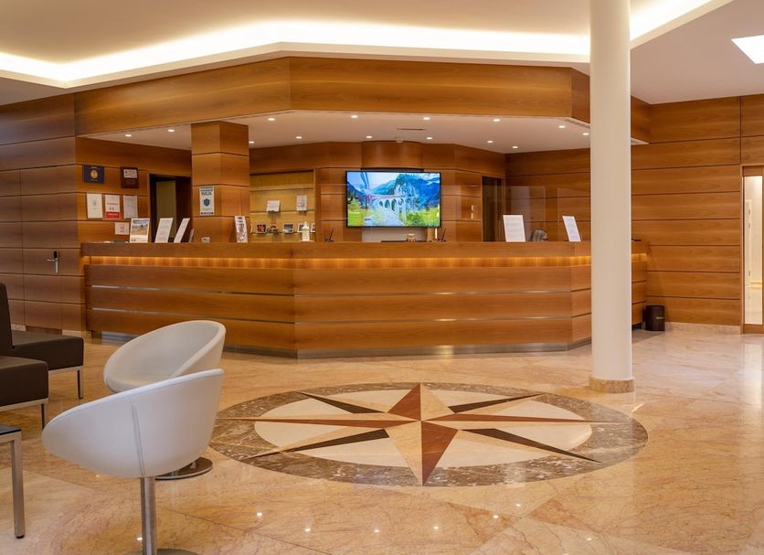 Front desk Photo