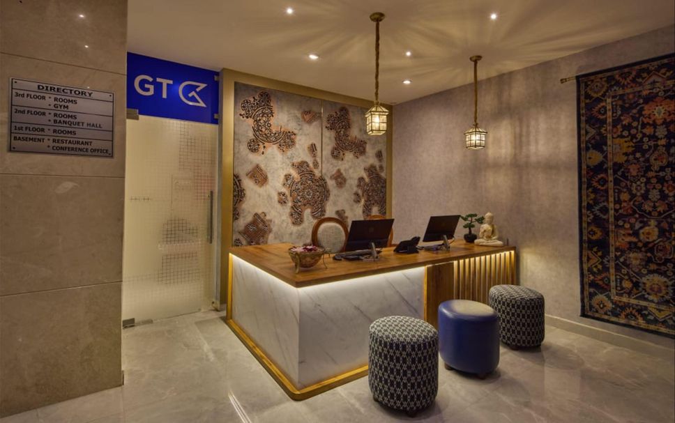 Front desk Photo