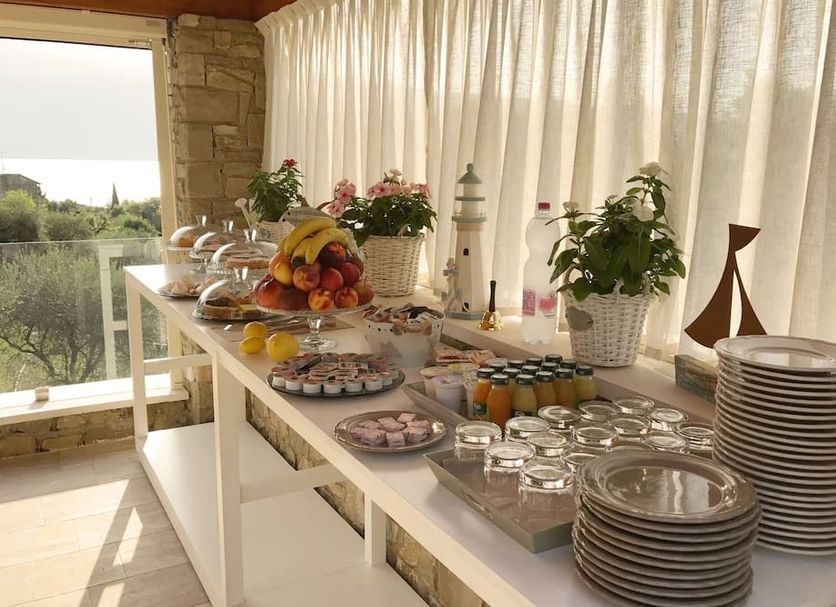 Buffet Photo