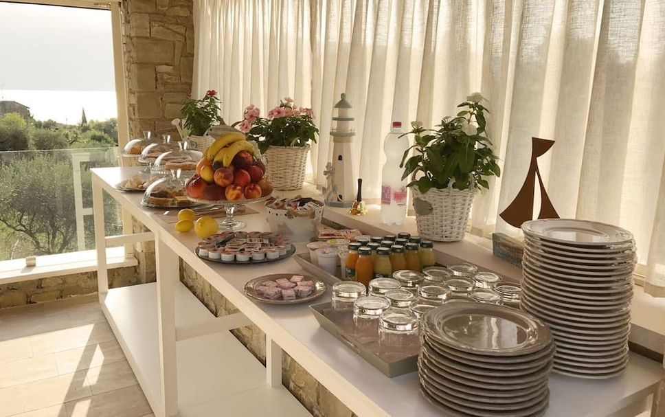 Buffet Photo