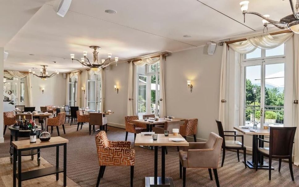Restaurant Photo
