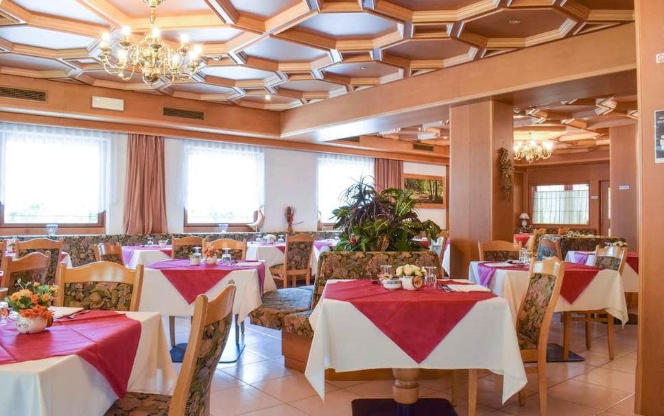 Banquet hall Photo