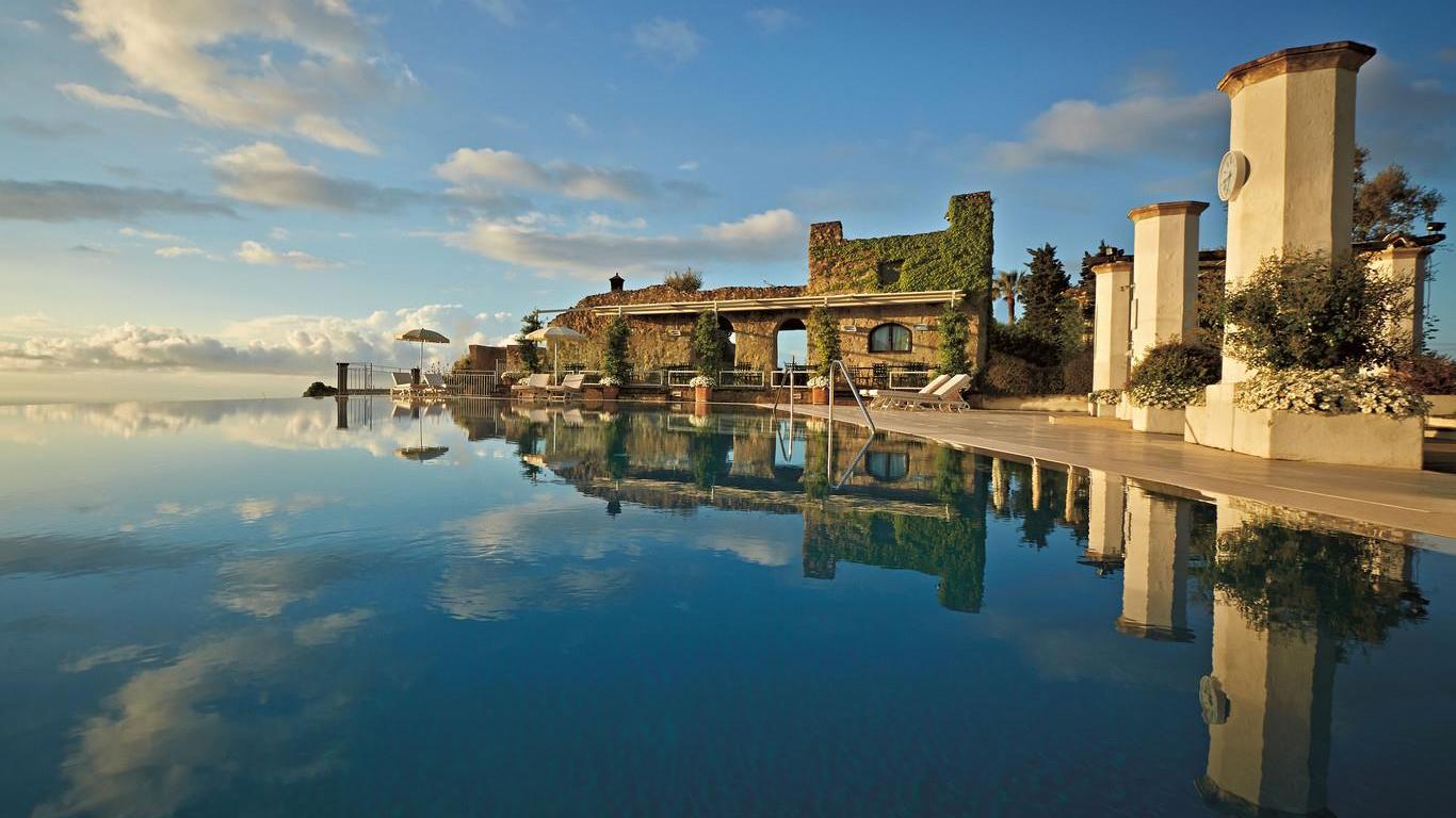 Shots of the lush gardens and stunning views from the famous luxury hotel  The Belmond Hotel Caruso in Ravello, Amalfi Coast, Italy Stock Photo - Alamy