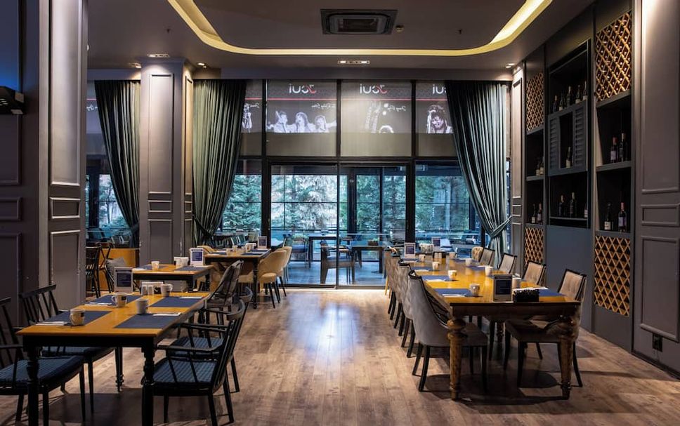 Restaurant Photo