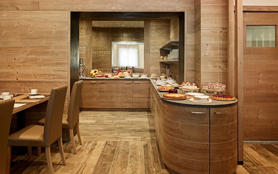 Buffet Photo