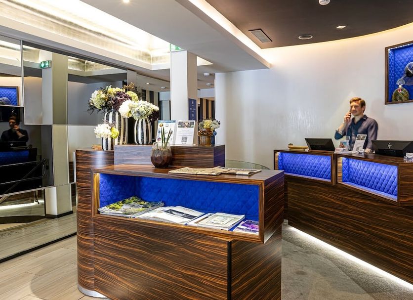 Front desk Photo