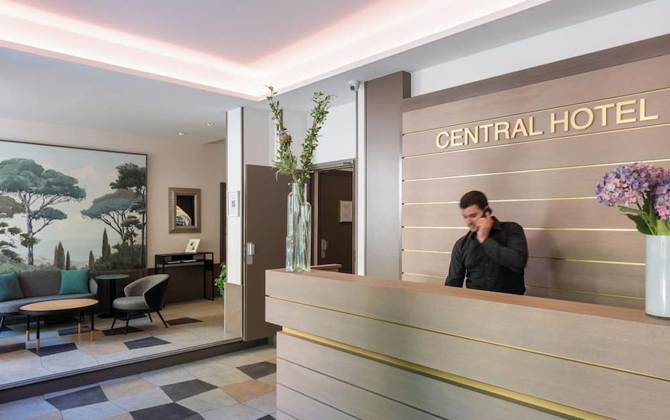Front desk Photo