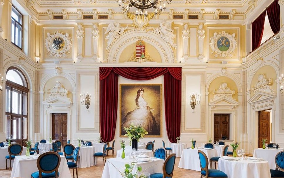 Banquet hall Photo