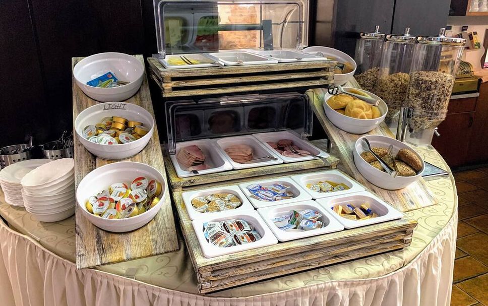 Buffet Photo