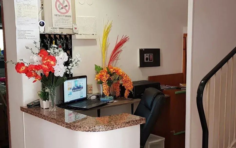Front desk Photo