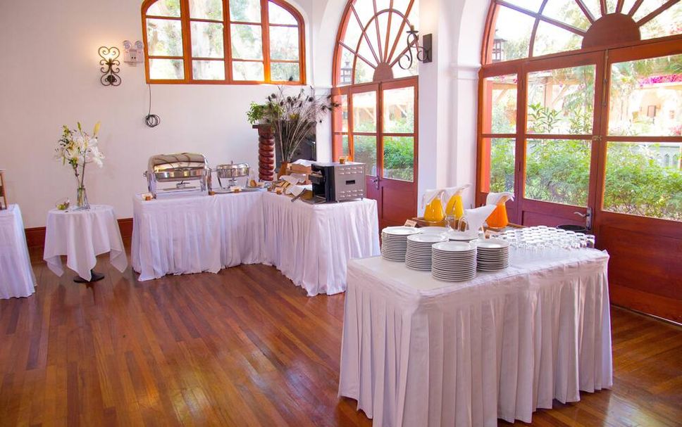 Buffet Photo