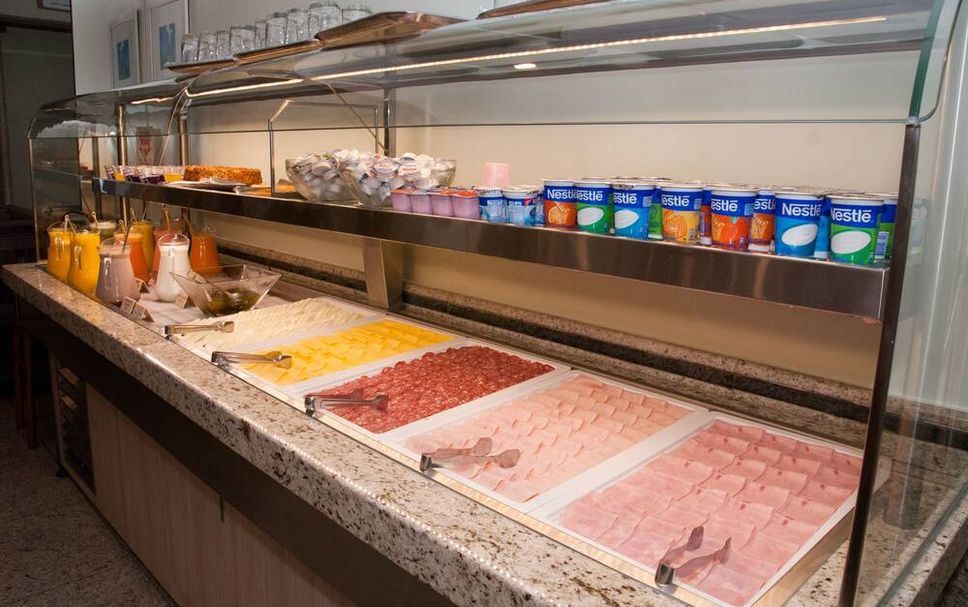 Buffet Photo