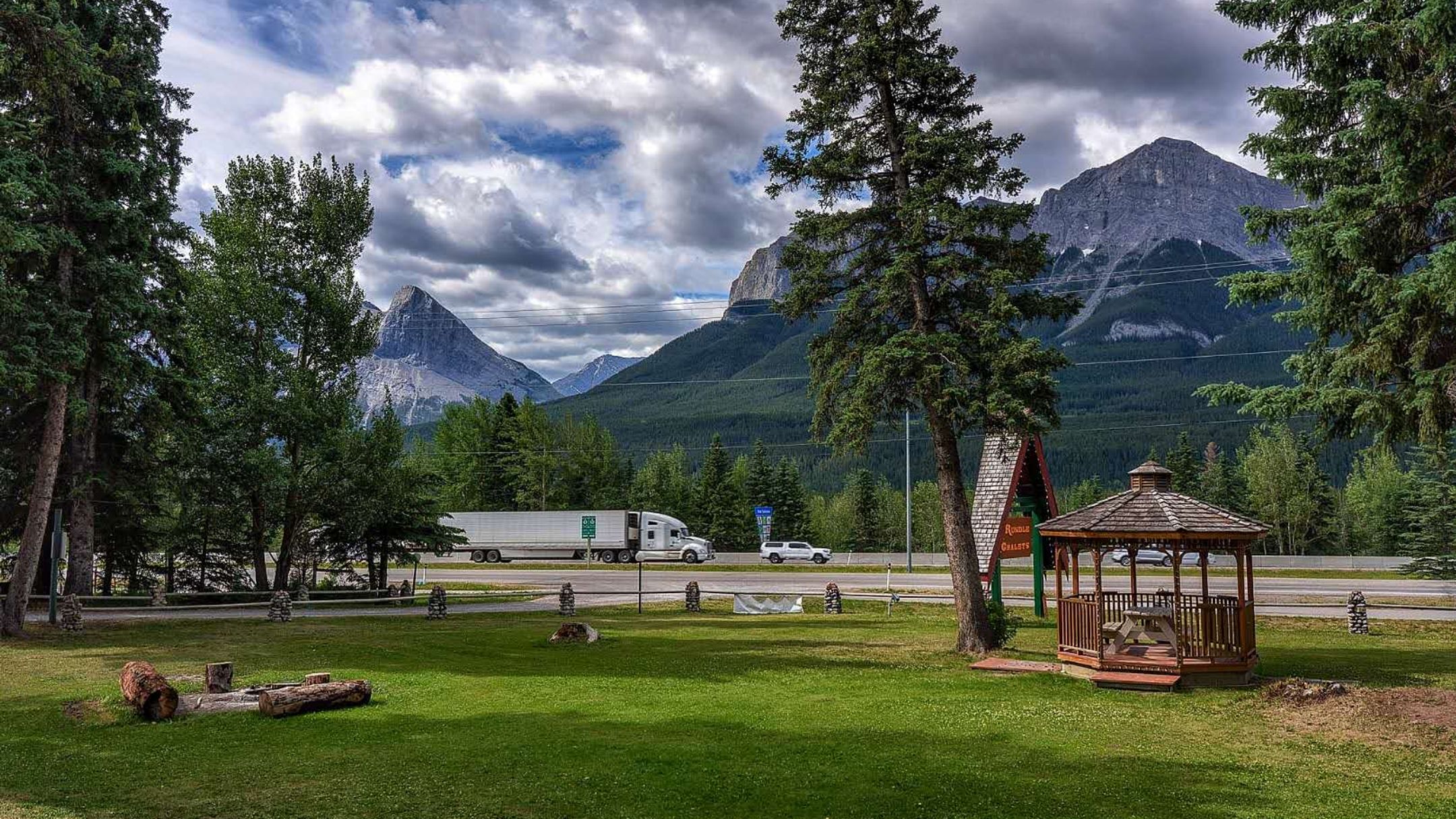 Rundle Chalets in Harvie Heights, Canada from 116 Deals, Reviews