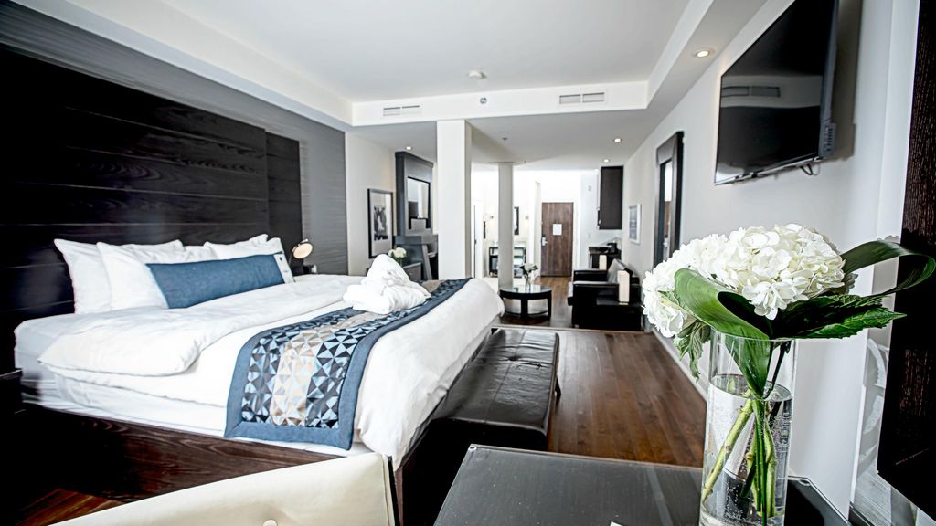 Sterling Inn & Spa in Niagara Falls, Canada from 85 Deals, Reviews