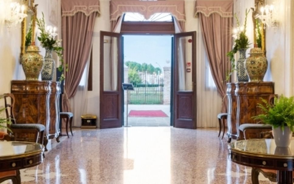 Hotel Entrance Photo