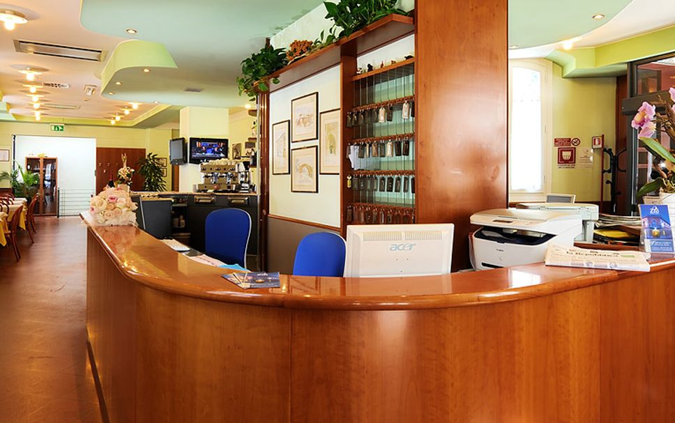 Front desk Photo