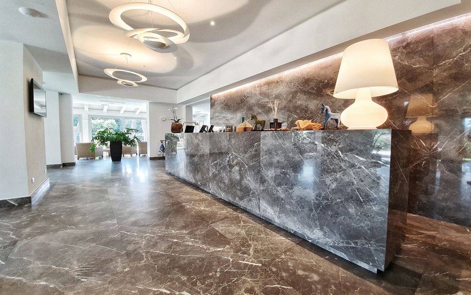 Front desk Photo