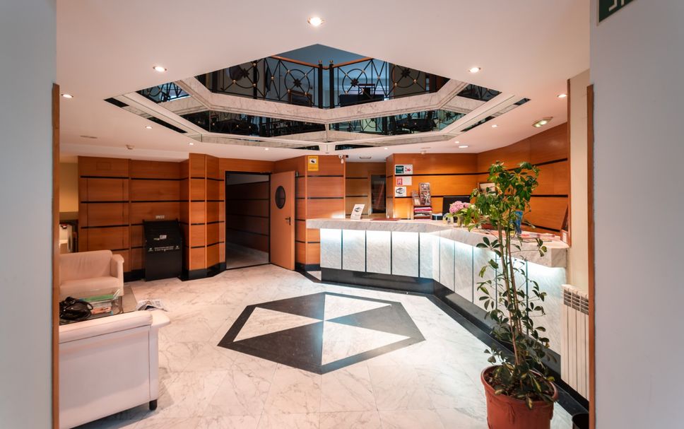 Front desk Photo